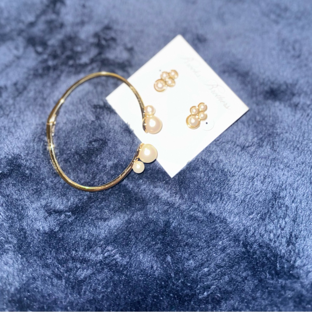 Elegant Gold And Pearl Bracelet And Earring Set